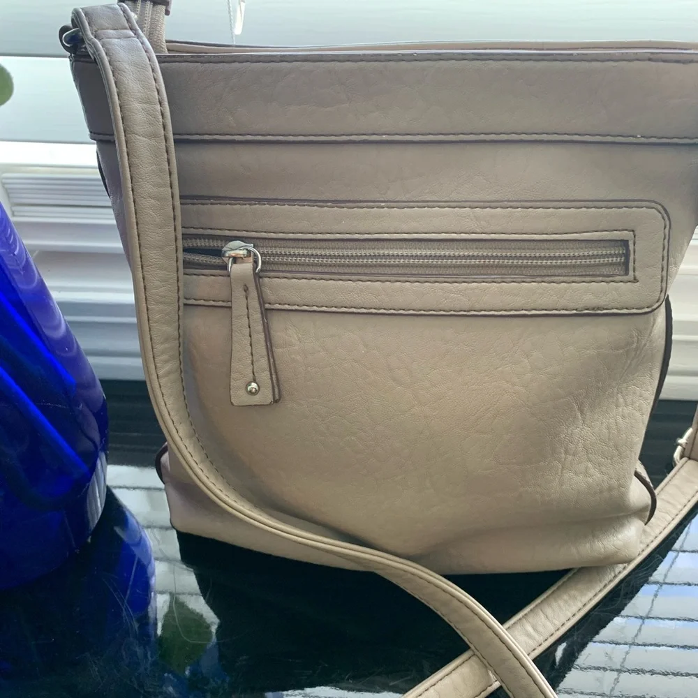 Chaps cross body bag